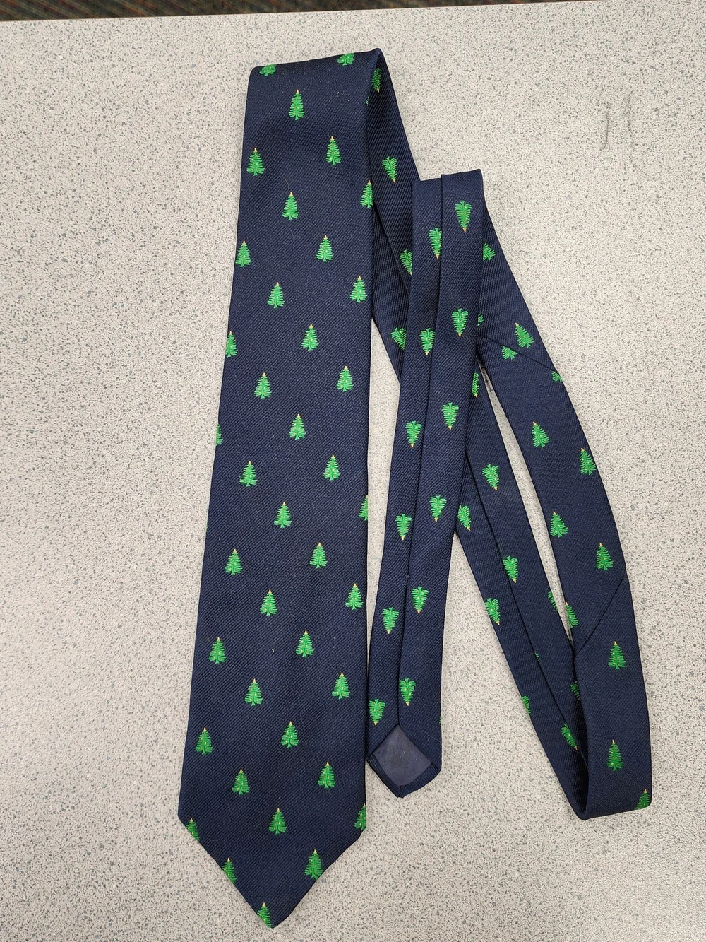 Cape Cod Neckwear Mens Vintage Christmas Tree Silk Tie Navy Blue
